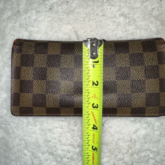 Authentic Louis Vuitton Damier wallet - Picture 13 of 13